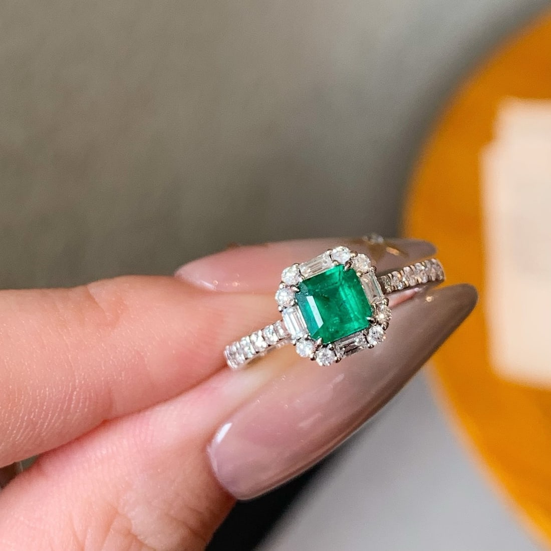 14k Gold 1.06 Ctw Vivid Green Natural Emerald & Diamond Ring - 5