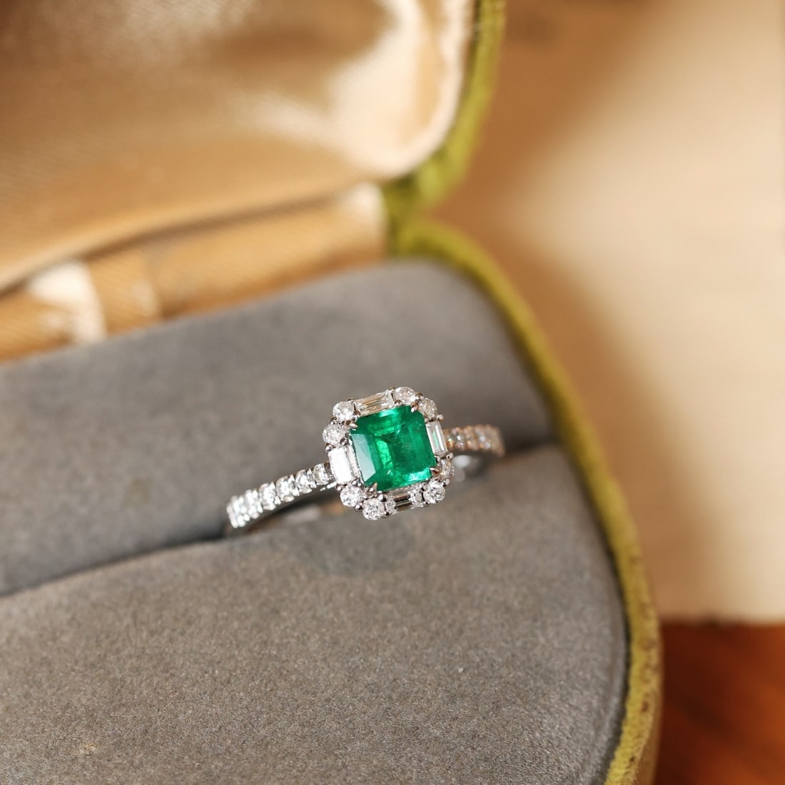 14k Gold 1.06 Ctw Vivid Green Natural Emerald & Diamond Ring - 8
