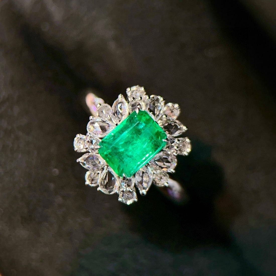 14k Gold 2.65 Ctw Vivid Green Natural Emerald & Diamond Ring - 2