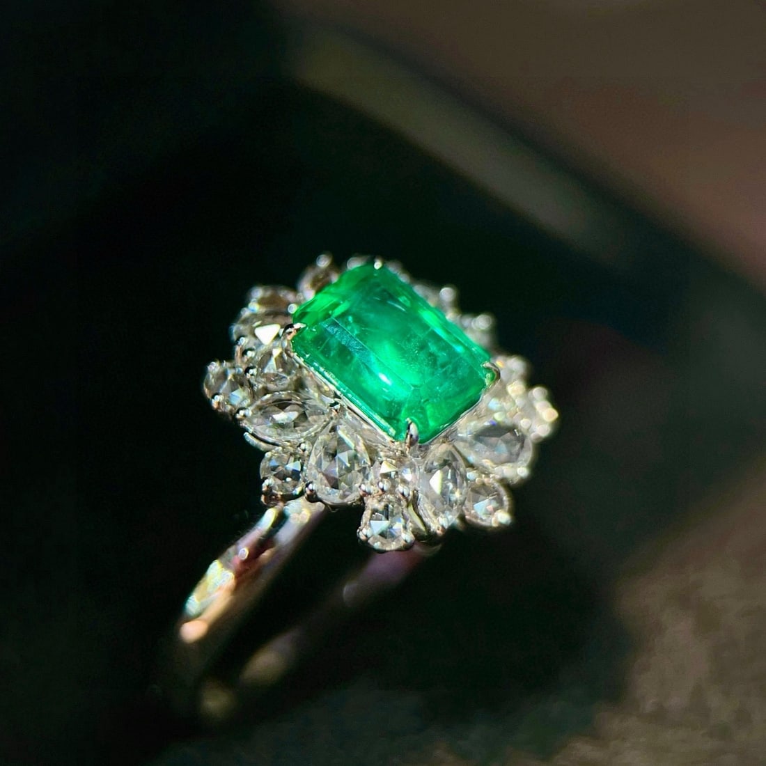 14k Gold 2.65 Ctw Vivid Green Natural Emerald & Diamond Ring - 3