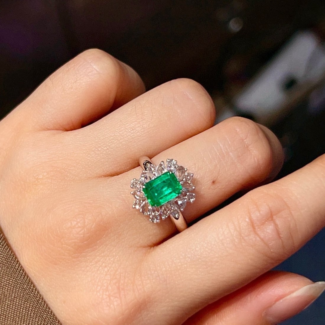 14k Gold 2.65 Ctw Vivid Green Natural Emerald & Diamond Ring - 5
