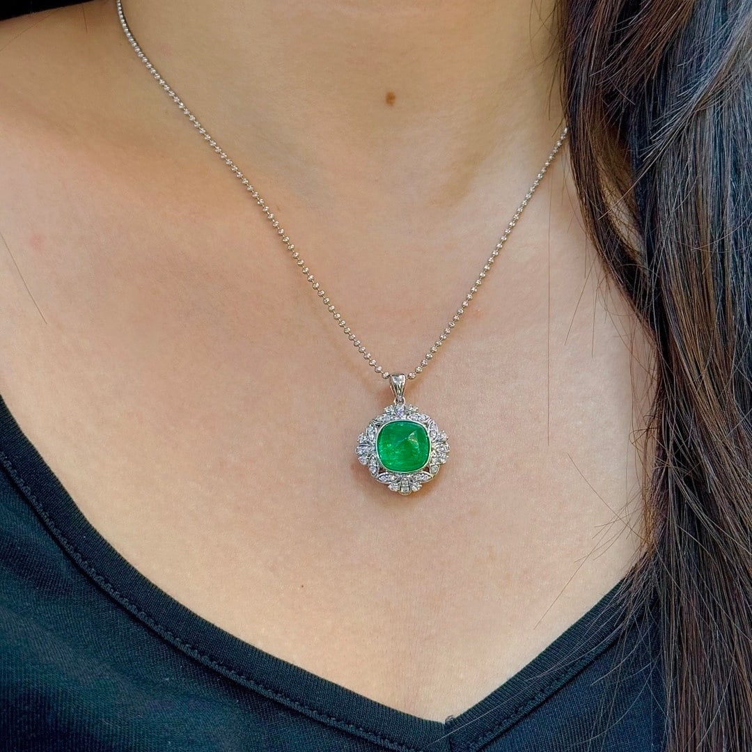 14k Gold 3.74 Ctw Vivid Green Natural Emerald & Diamond Pendant( Without Chain ) - 6