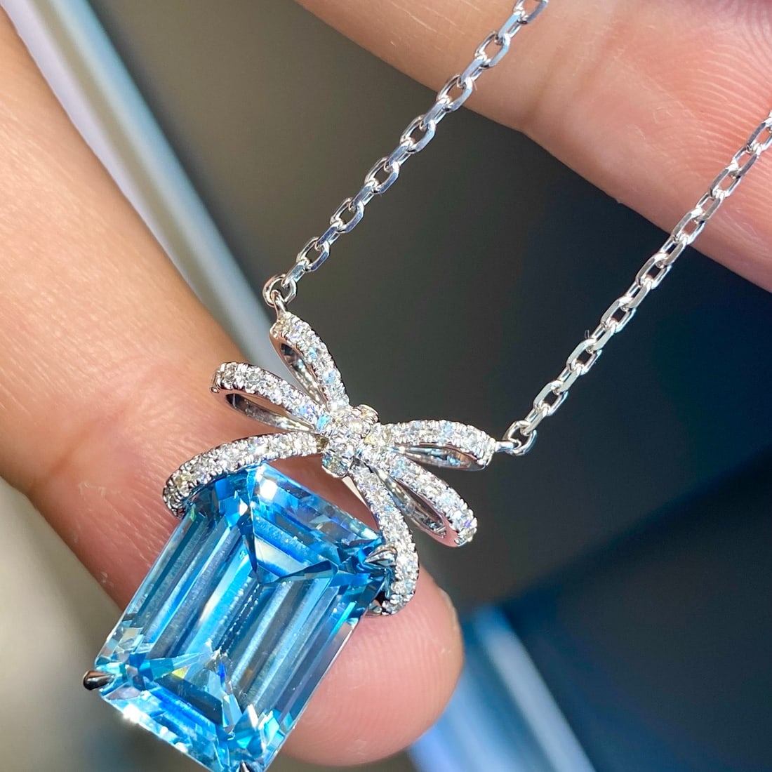 14k Gold 6.86 Ctw Natural Aquamarine & Diamond Necklace - 2