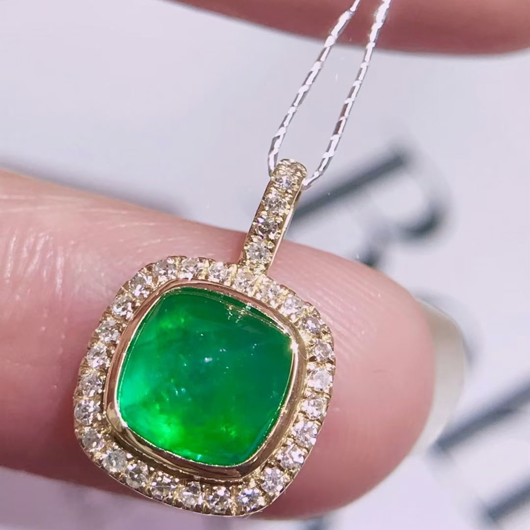 14k Gold 2.2 Ctw Vivid Green Natural Emerald & Diamond Pendant( Without Chain ) - 3