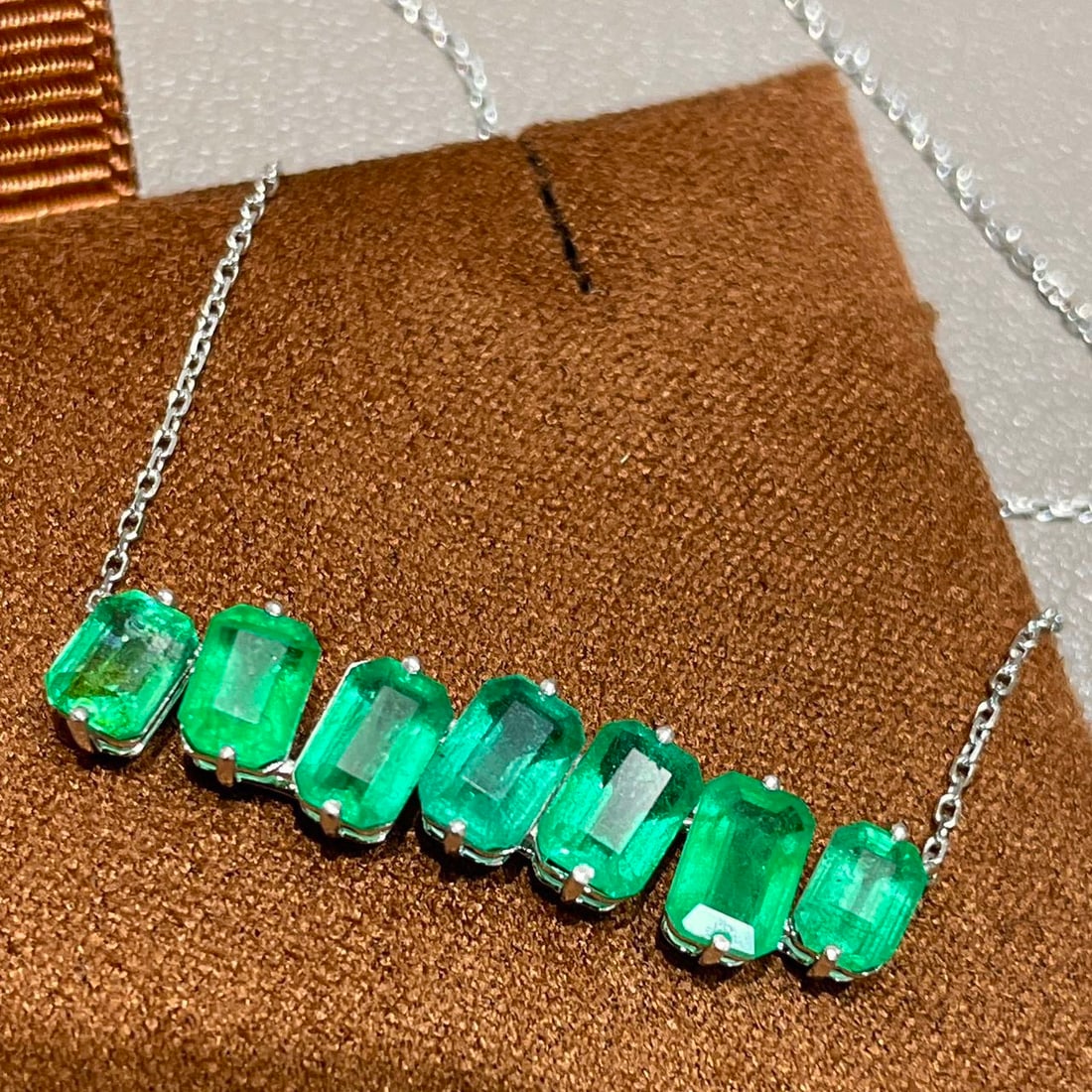 14k Gold 3.3 Ct Natural Emerald Necklace: Ref:231098447 // gold content:14k gold // main gemstone:emerald // shape:octagonal // carat weight:3. 3ct // color:green // treatment:natural // Condition: New Low Estimate: 4400.00 High Estimate: 660