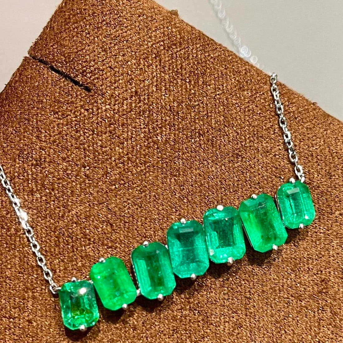 14k Gold 3.3 Ct Natural Emerald Necklace - 2