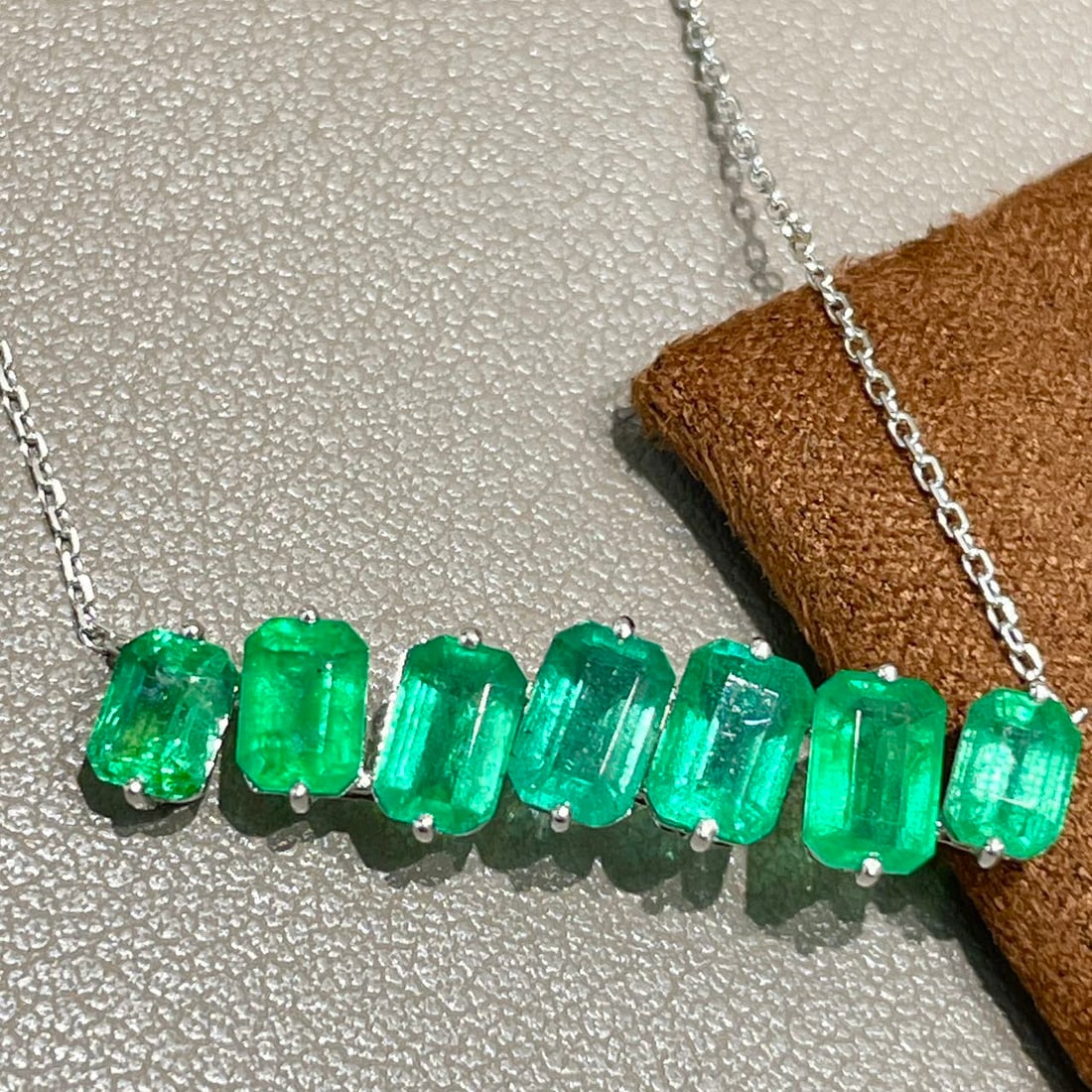 14k Gold 3.3 Ct Natural Emerald Necklace - 3