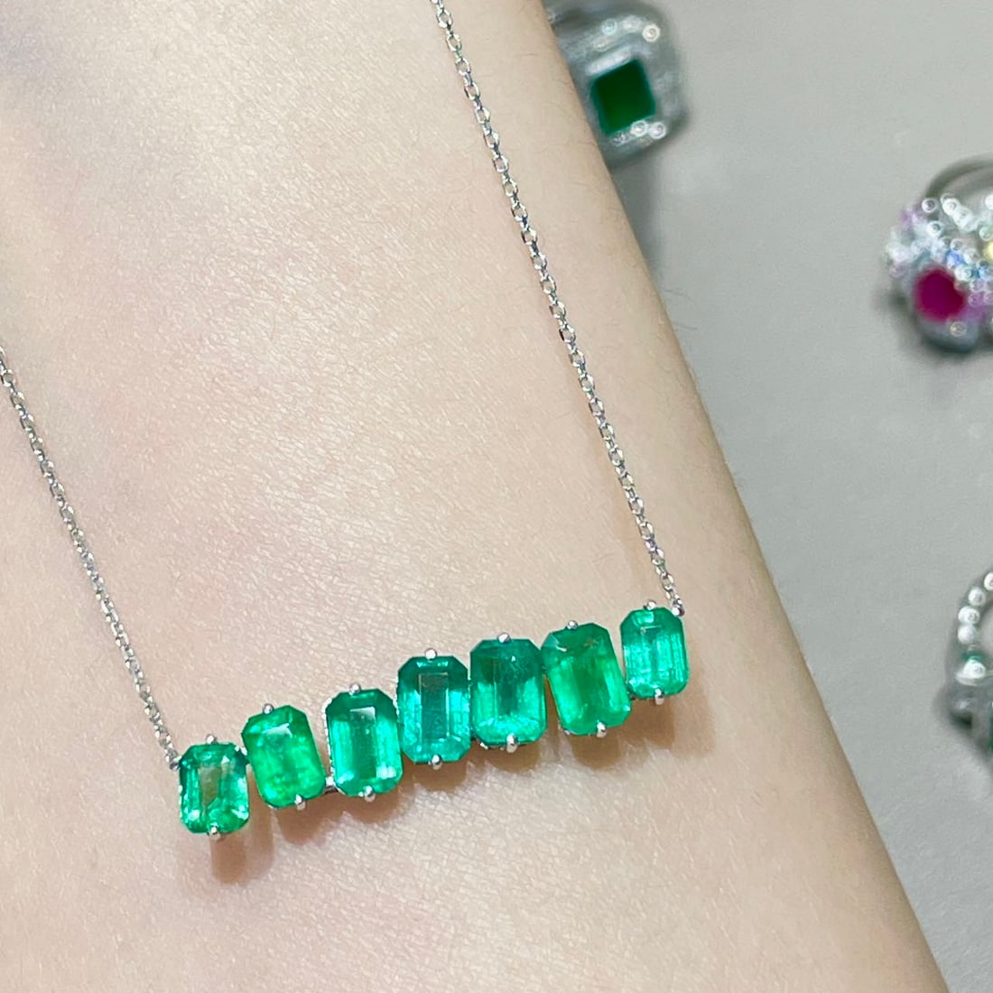 14k Gold 3.3 Ct Natural Emerald Necklace - 4