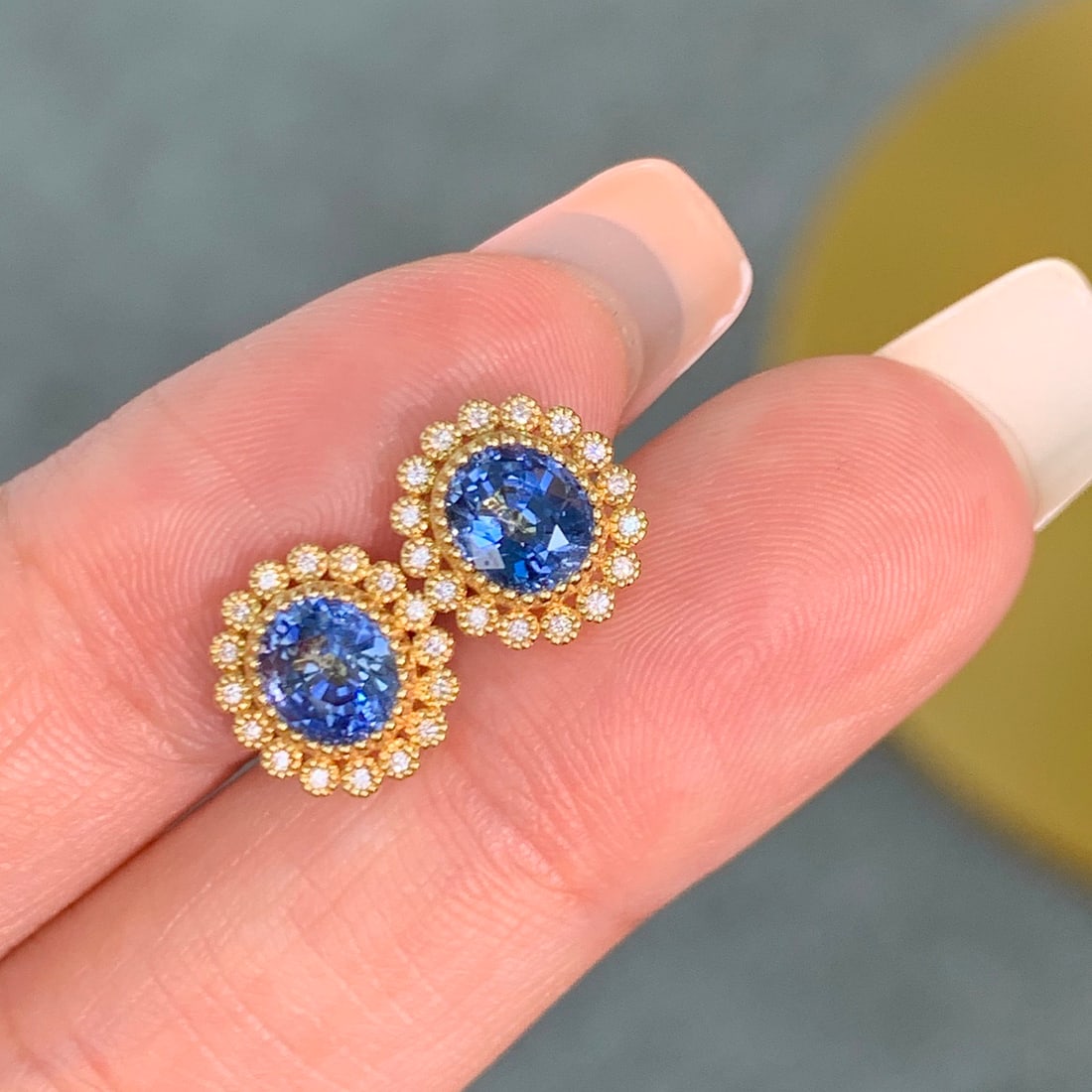 14k Gold 2.11 Ctw Natural Sapphire & Diamond Earrings: Ref:231098448 // gold content:14k gold // main gemstone:sapphire // shape:oval // carat weight:2. 02ct // color:blue // treatment:natural // // adjacent gemstone 2 : diamond // shape:round // carat