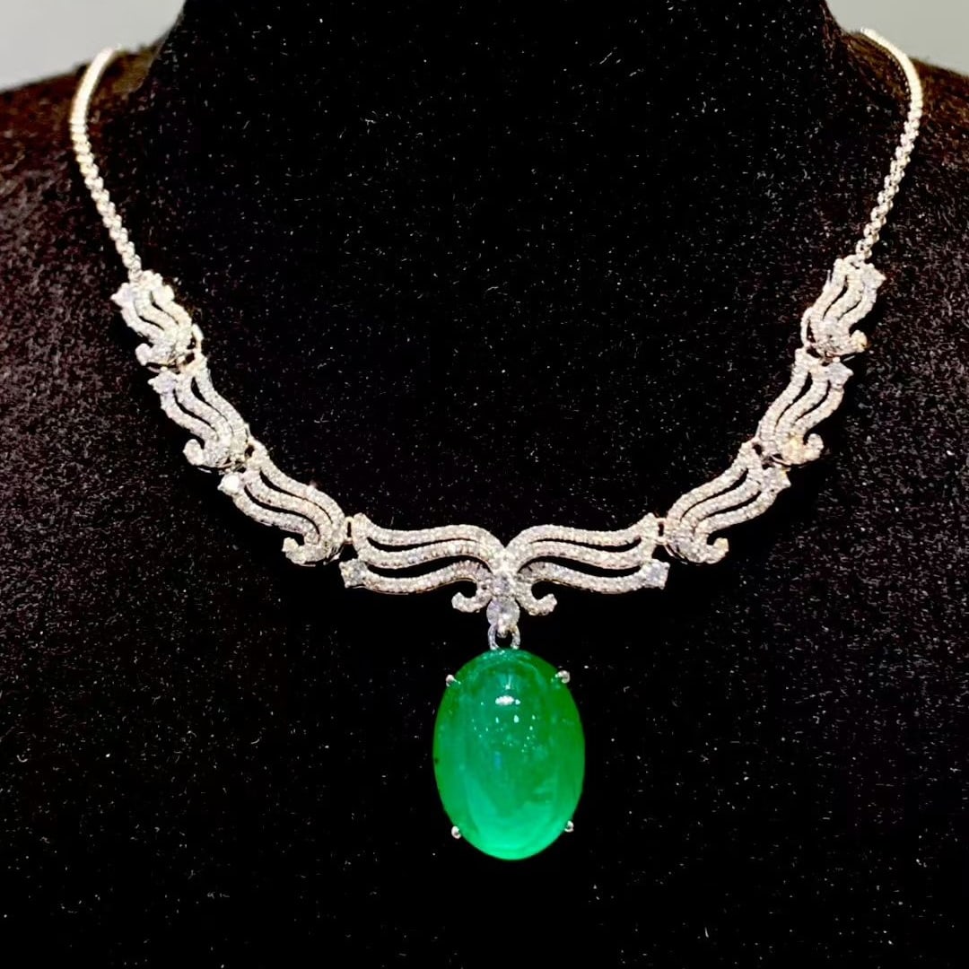 14k Gold 8.5 Ct Natural Emerald & Diamond Necklace: Ref:231099030 // gold content:14k gold // main gemstone:emerald // shape:oval // carat weight:8. 5ct // color:green // treatment:natural // // adjacent gemstone 2 : diamond // shape:round // clarity g
