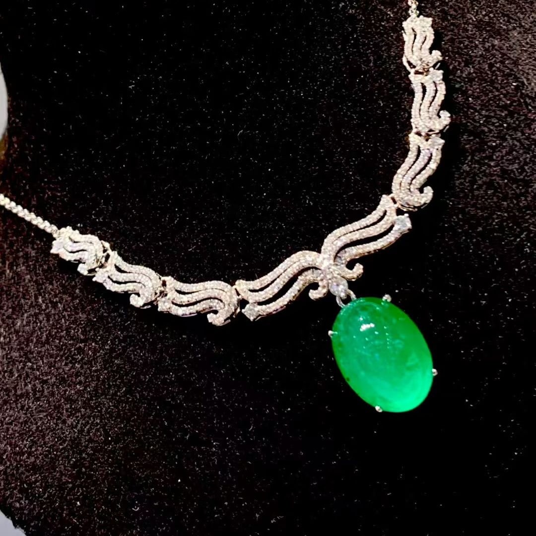 14k Gold 8.5 Ct Natural Emerald & Diamond Necklace - 2