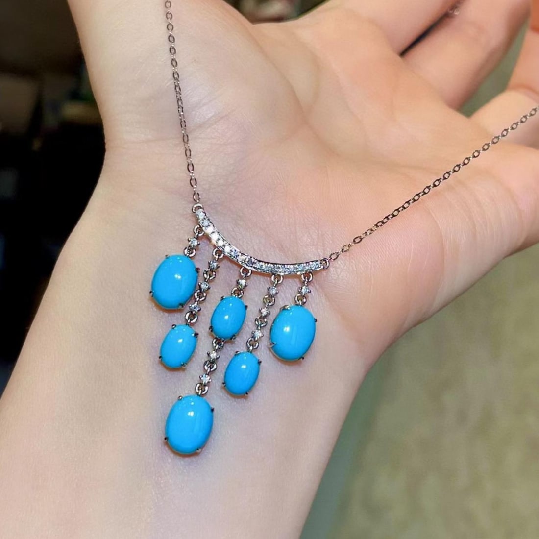 14k Gold 7.73 Ctw Natural Blue Turquoise & Diamond Necklace: Ref:231099047 // gold content:14k gold // main gemstone:blue turquoise // shape:oval // carat weight:7. 49ct // color:blue // treatment:natural // // adjacent gemstone 2 : diamond // shape:round //