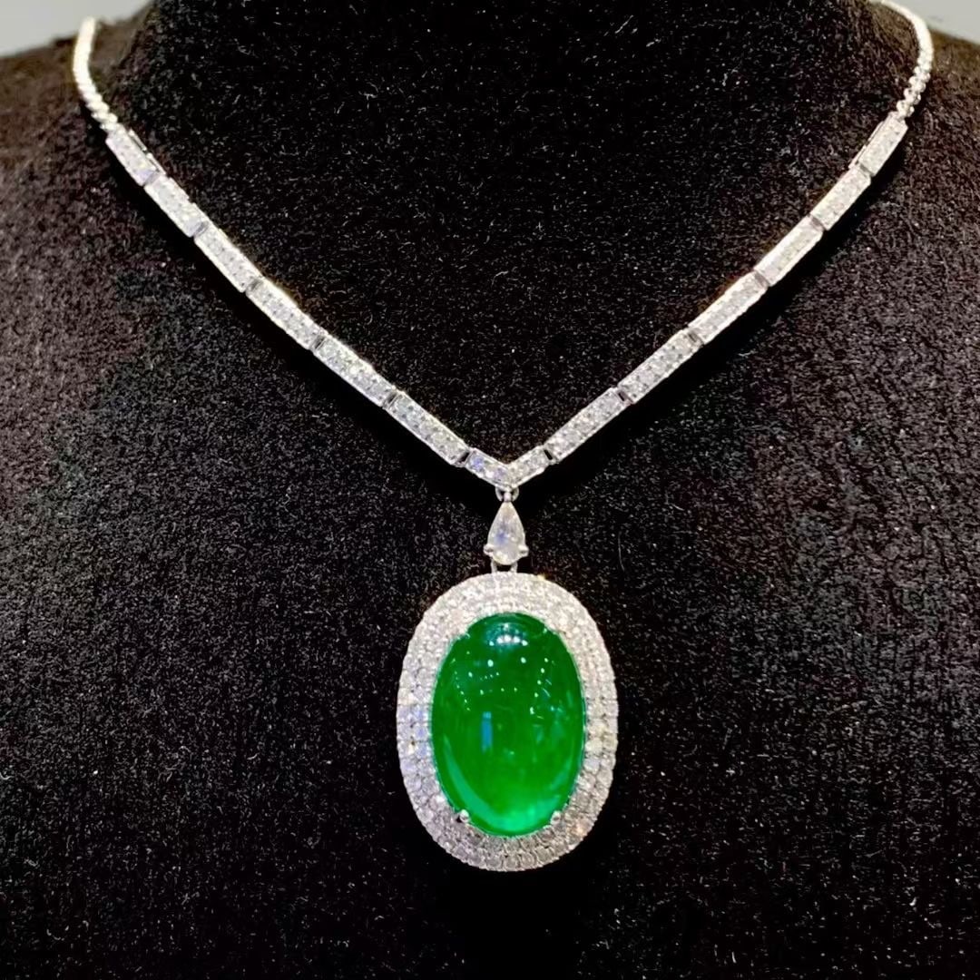 14k Gold 6.07 Ct Vivid Green Natural Emerald & Diamond Necklace - 2