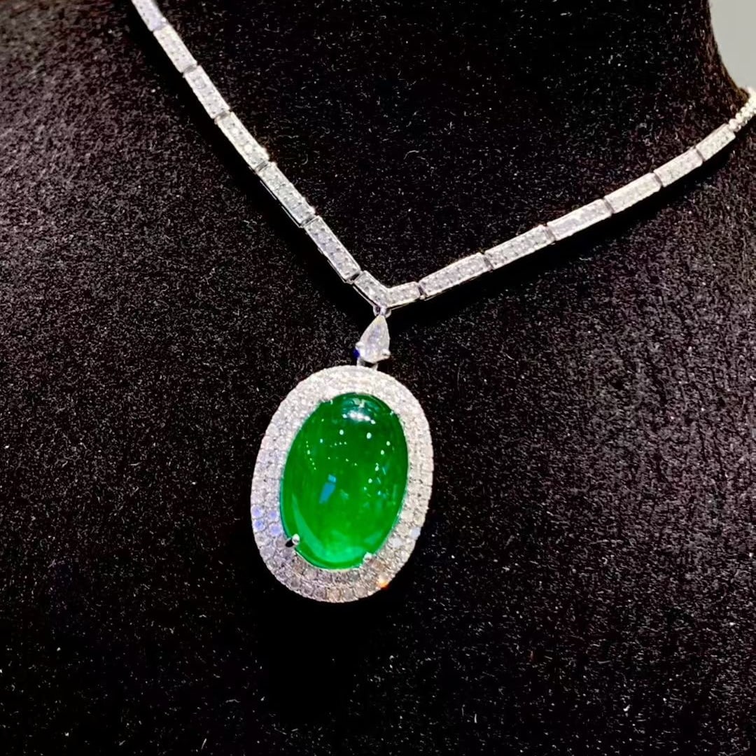 14k Gold 6.07 Ct Vivid Green Natural Emerald & Diamond Necklace - 3