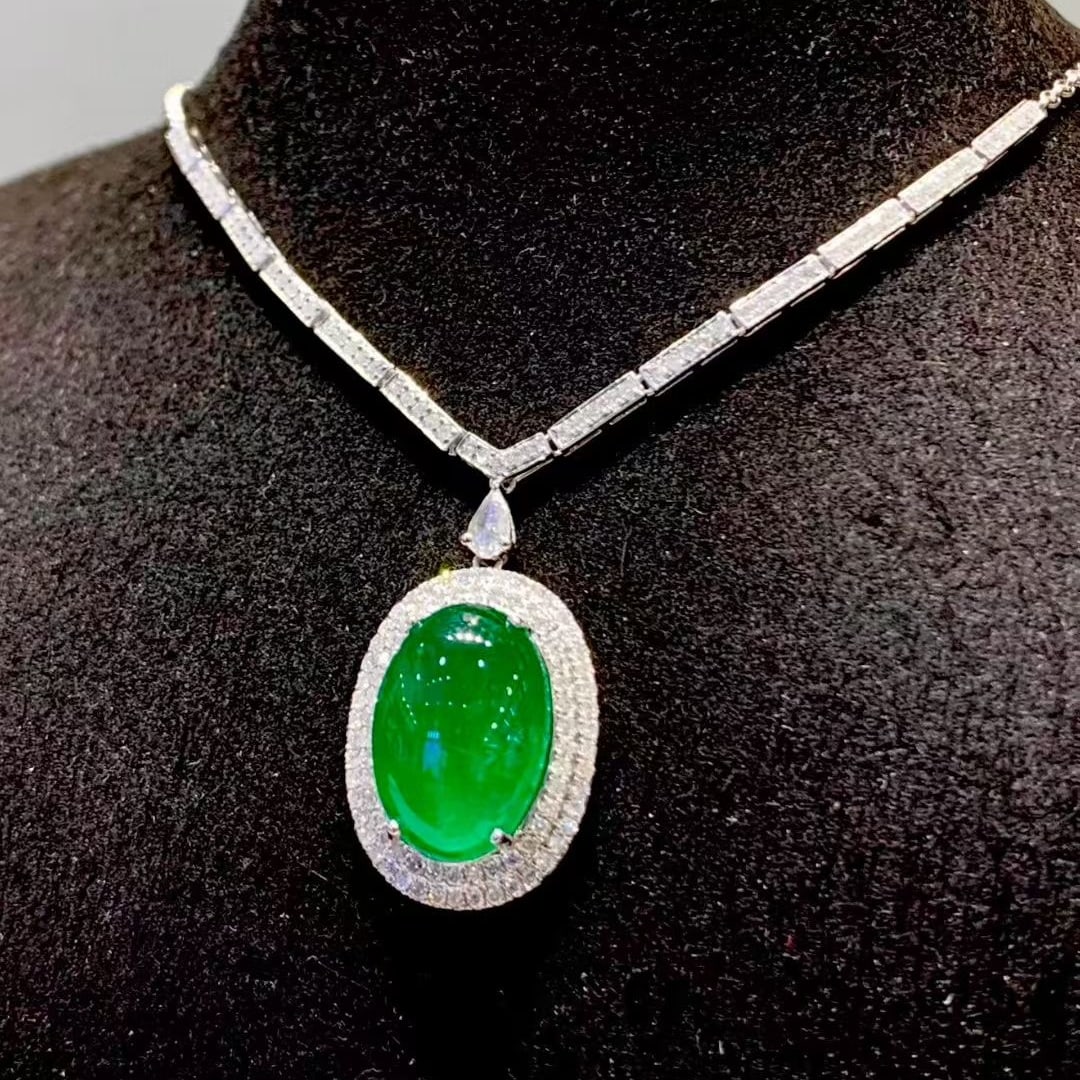 14k Gold 6.07 Ct Vivid Green Natural Emerald & Diamond Necklace - 5