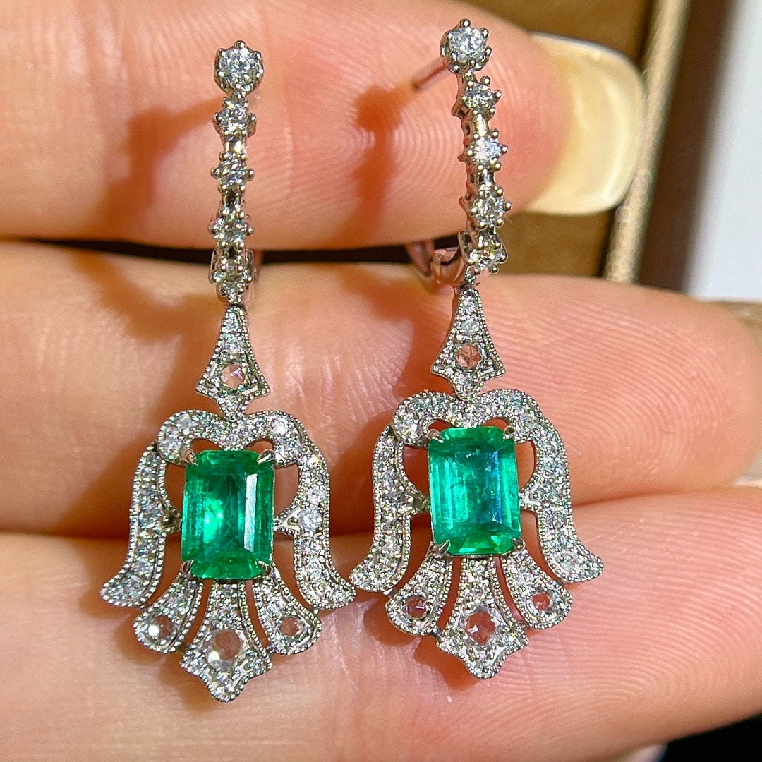 14k Gold 1.50 Ctw Vivid Green Natural Emerald & Diamond Earrings: Ref:231099105 // gold content:14k gold // main gemstone:emerald // shape:octagonal // carat weight:1. 18ct // color:vivid green // treatment:natural // // adjacent gemstone 2 : diamond // shape:round 
