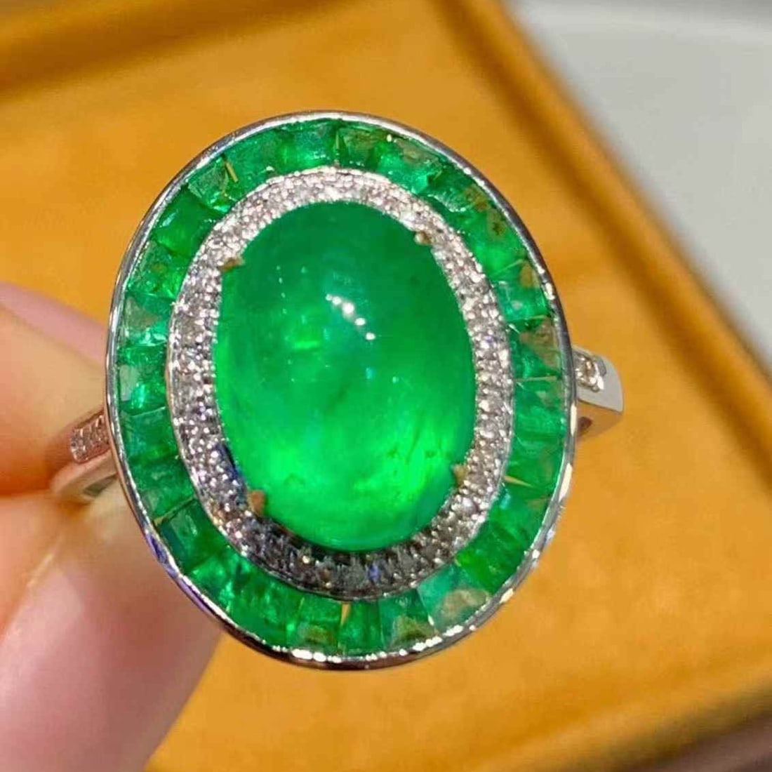 14k Gold 3 Ct Vivid Green Natural Emerald & Diamond Ring - 2