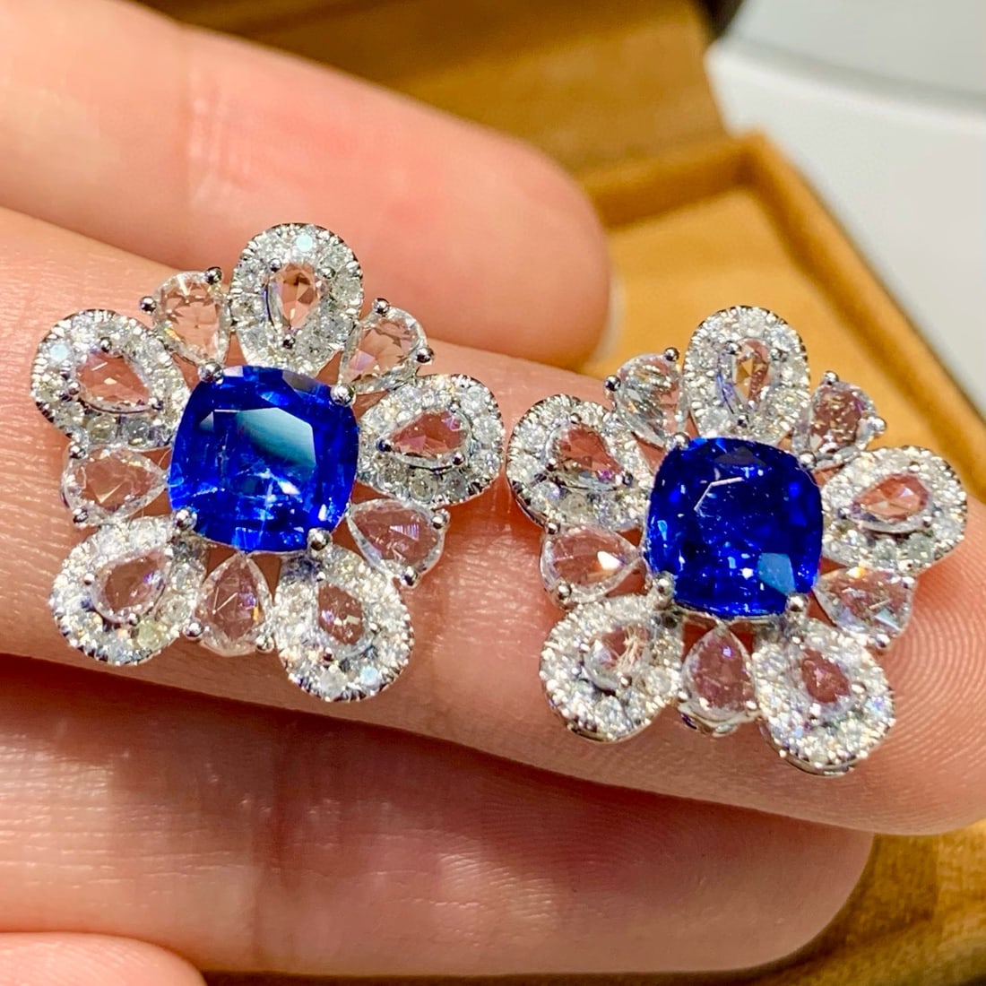 14k Gold 2.5 Ct Natural Sapphire & Diamond Earrings - 3