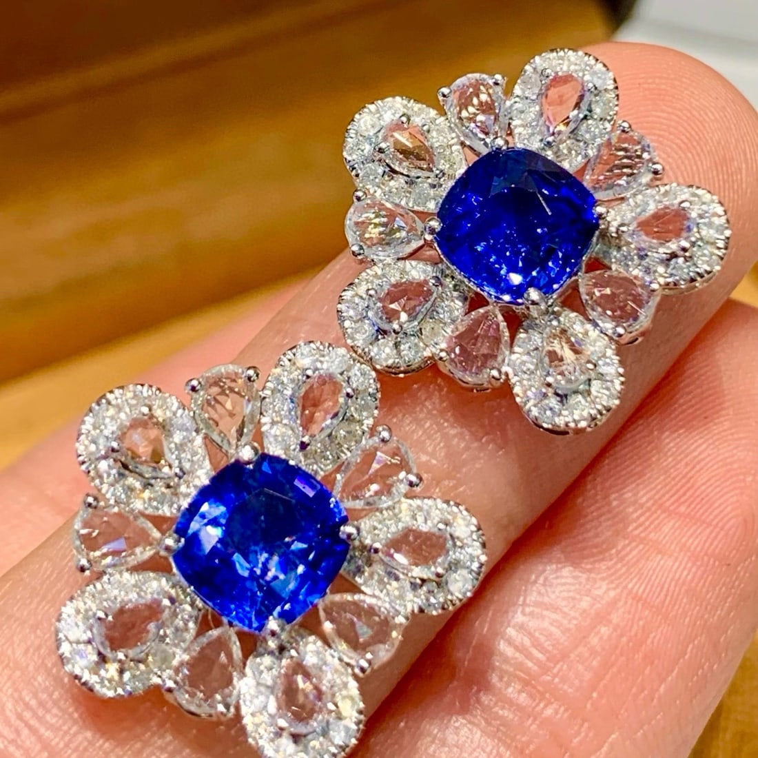 14k Gold 2.5 Ct Natural Sapphire & Diamond Earrings - 4