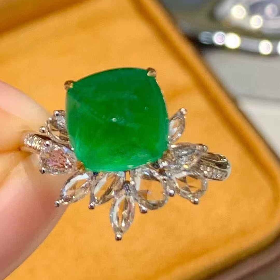 14k Gold 3.25 Ct Vivid Green Natural Emerald & Diamond & Sapphire Ring - 2
