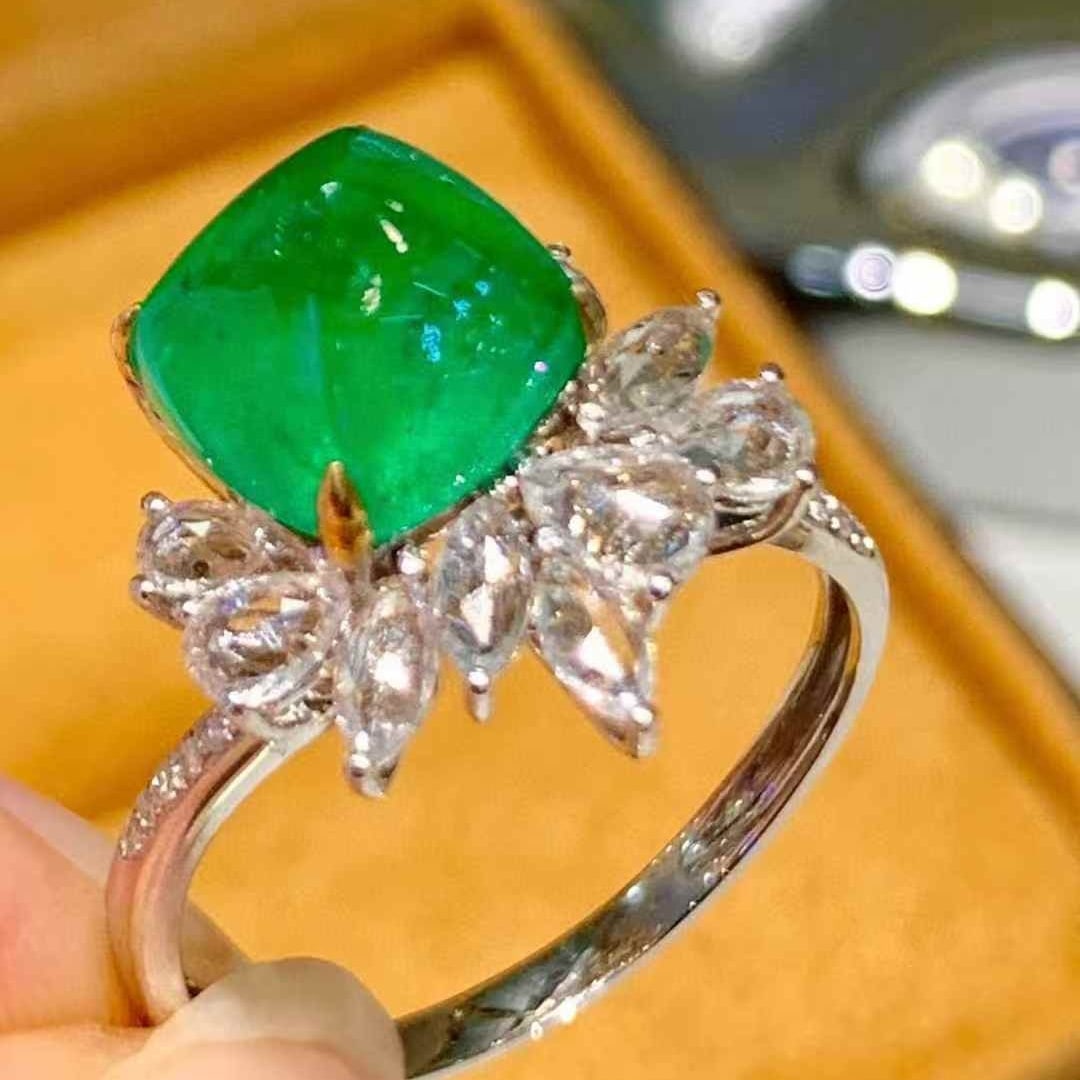 14k Gold 3.25 Ct Vivid Green Natural Emerald & Diamond & Sapphire Ring - 4