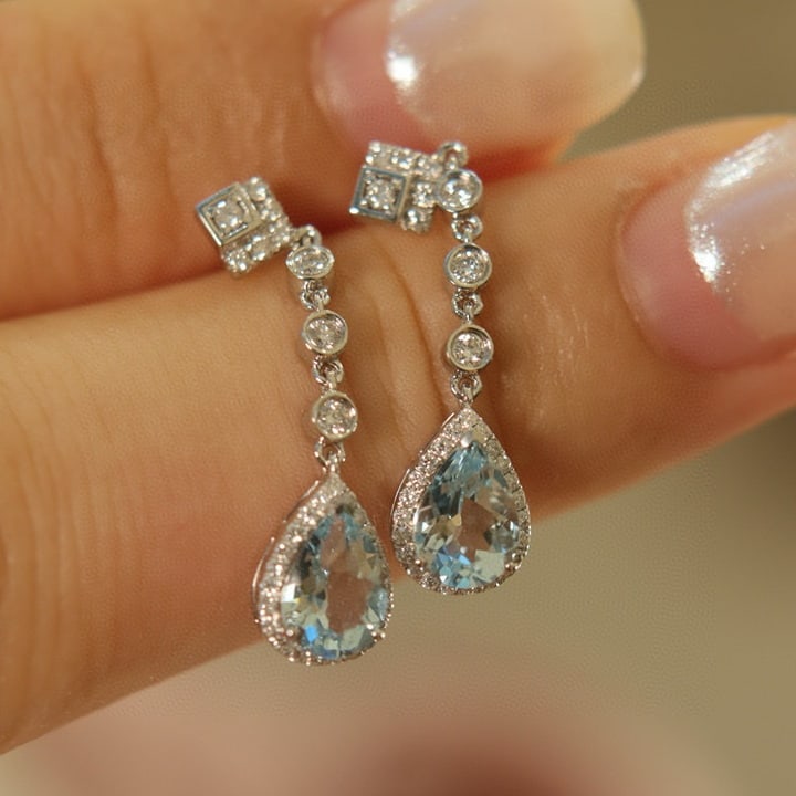 14k Gold 1.48 Ct Natural Aquamarine & Diamond Earrings: Ref:231099175 // gold content:14k gold // main gemstone:aquamarine // shape:pear // carat weight:1. 48ct // color:santa maria color // treatment:natural // // adjacent gemstone 2 : diamond //