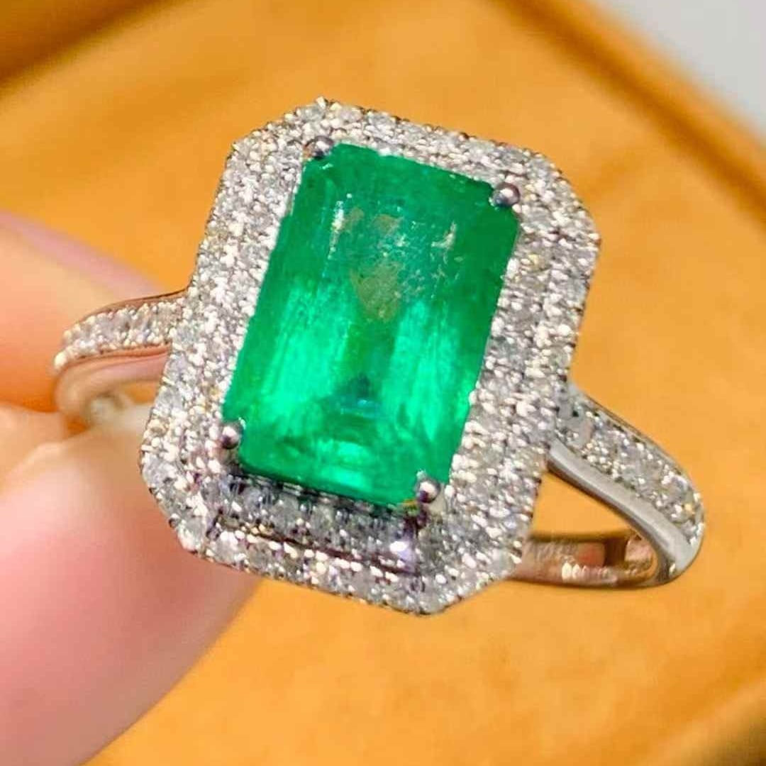 14k Gold 2.3 Ct Vivid Green Natural Emerald & Diamond Ring - 2
