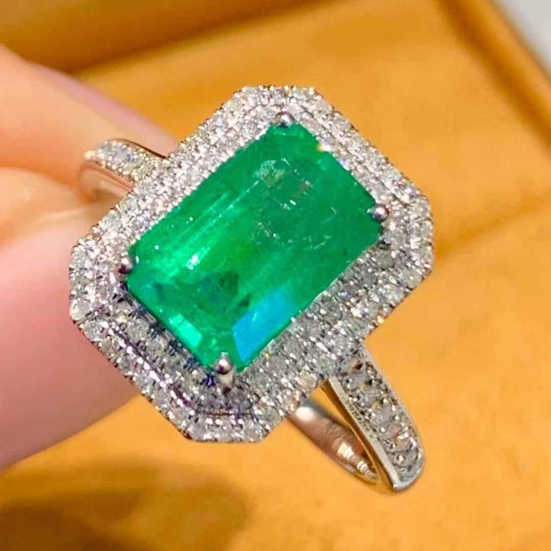 14k Gold 2.3 Ct Vivid Green Natural Emerald & Diamond Ring - 3
