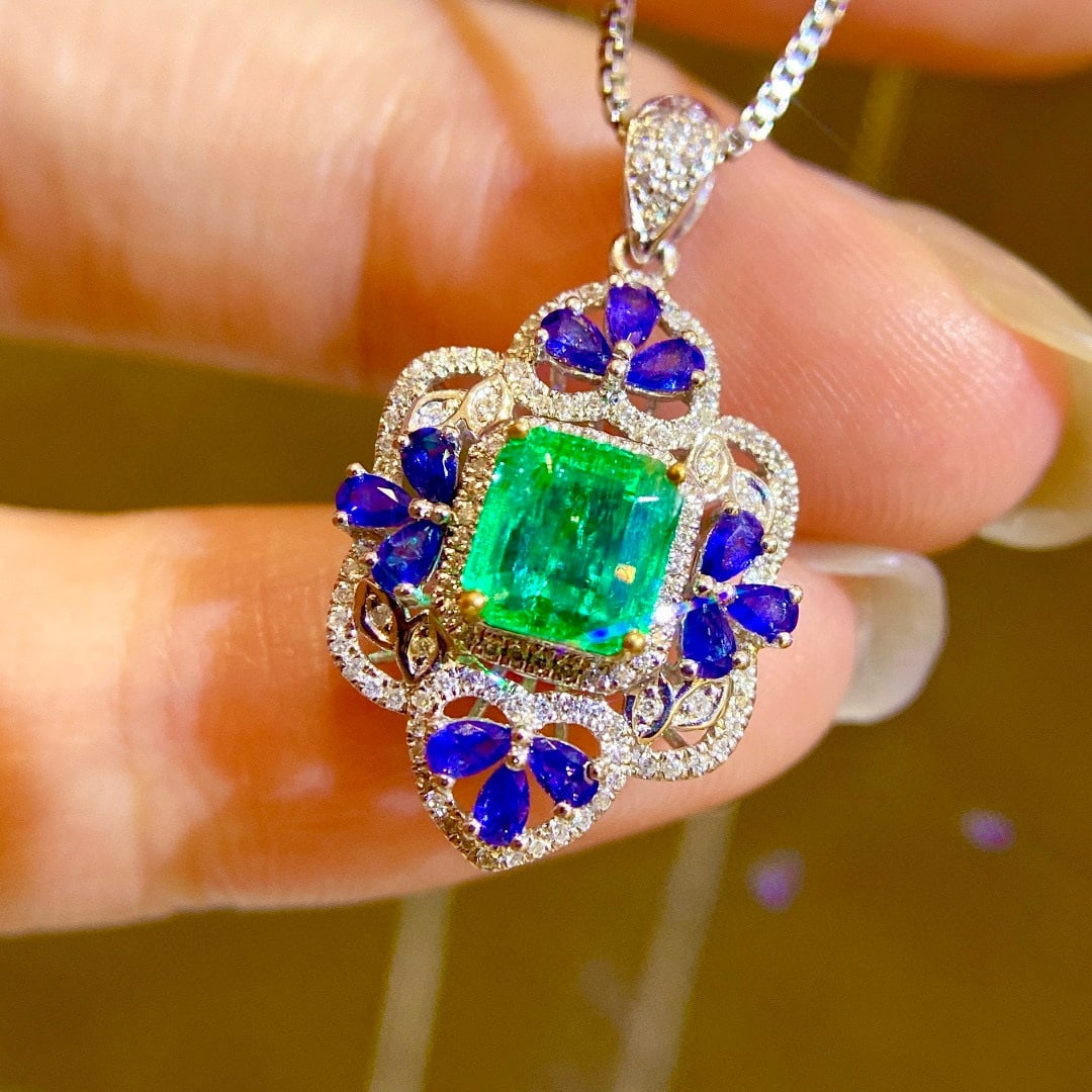 14k Gold 1.5 Ctw Vivid Green Natural Emerald & Sapphire Pendant( Without Chain ) - 3