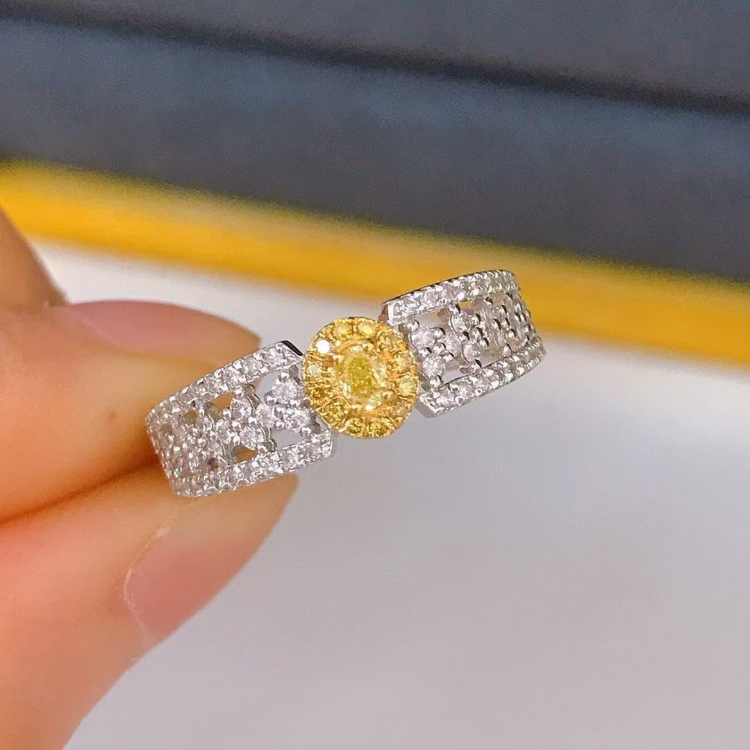 14k Gold 0.68 Ct Natural Color Diamond Ring - 3