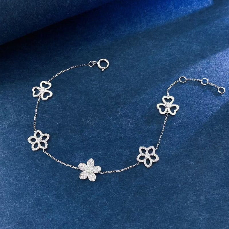 14k Gold 0.45 Ct Natural H Diamond & Flowers Bracelet: Ref:231099223 // gold content:14k gold // main gemstone:diamond // shape:round // carat weight:0. 45ct // clarity grade:vs-si // color:h // treatment:natural // cut grade:g // Condition: New Low