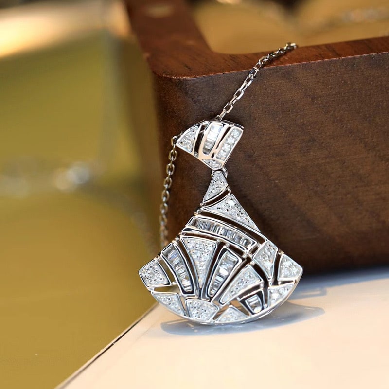 14k Gold 0.4 Ct Natural H Diamond Necklace: Ref:231099228 // gold content:14k gold // main gemstone:diamond // shape:multiple // carat weight:0. 4ct // clarity grade:vs-si // color:h // treatment:natural // Condition: New Low Estimate: 2100.00