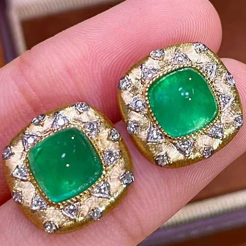 14k Gold 3.5 Ct Vivid Green Natural Emerald & Diamond Earrings: Ref:231099236 // gold content:14k gold // main gemstone:emerald // shape:sugar-loaf // carat weight:3. 5ct // color:vivid green // treatment:natural // // adjacent gemstone 2 : diamond // number of st