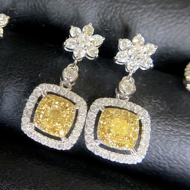 14k Gold 0.90 Ct Natural Color Diamond Earrings - 2