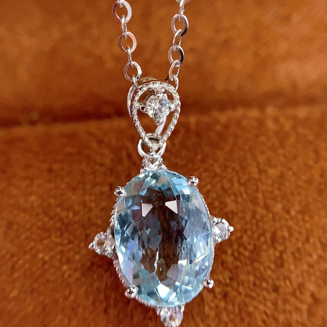 14k Gold 2.55 Ct Natural Aquamarine & Sapphire Pendant( Without Chain ): Ref:231100074 // gold content:14k gold // main gemstone:aquamarine // shape:oval // carat weight:2. 55ct // color:blue // treatment:natural // // adjacent gemstone 2 : sapphire // number of stones:5