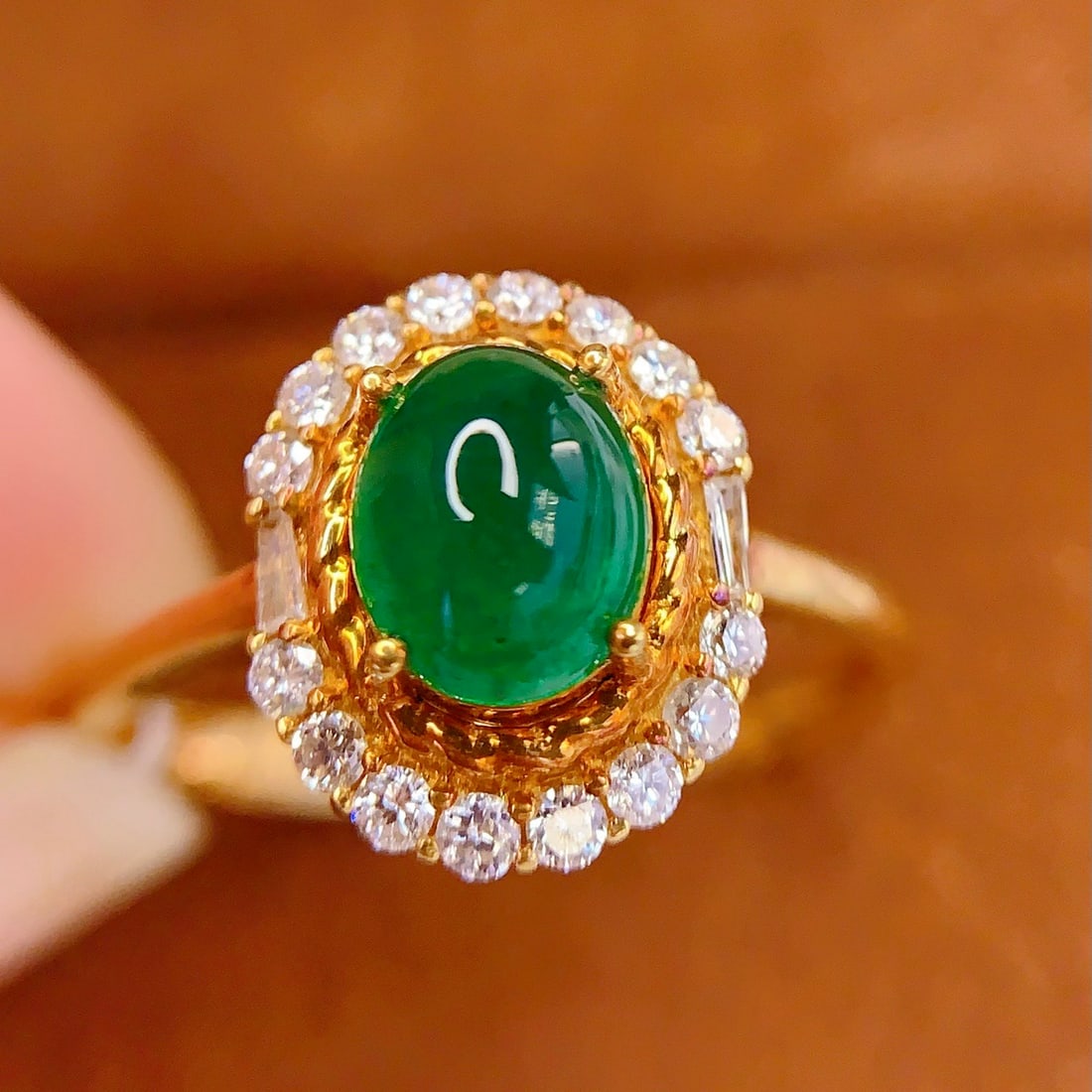 14k Gold 1 Ct Natural Emerald & Diamond Ring: Ref:231100075 // gold content:14k gold // ring size:7. 25us // // main gemstone:emerald // shape:oval // carat weight:1ct // color:green // treatment:natural // // adjacent gemstone 2 : diamond //