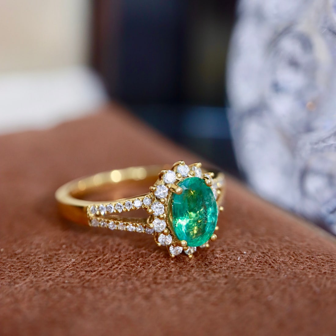 14k Gold 0.96 Ctw Natural Emerald & Diamond Ring - 2