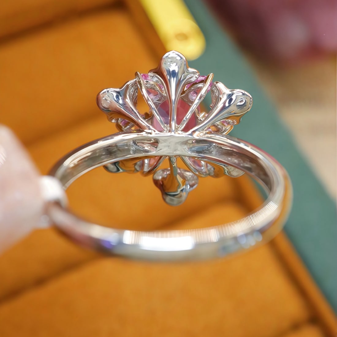 14k Gold 1.66 Ct Natural Padparadscha Sapphire Ring - 4