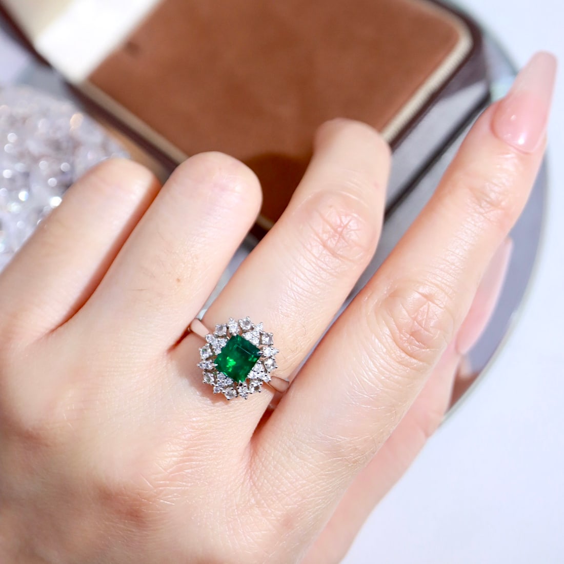14k Gold 1.51 Ctw Vivid Green Natural Emerald & Diamond Ring - 4