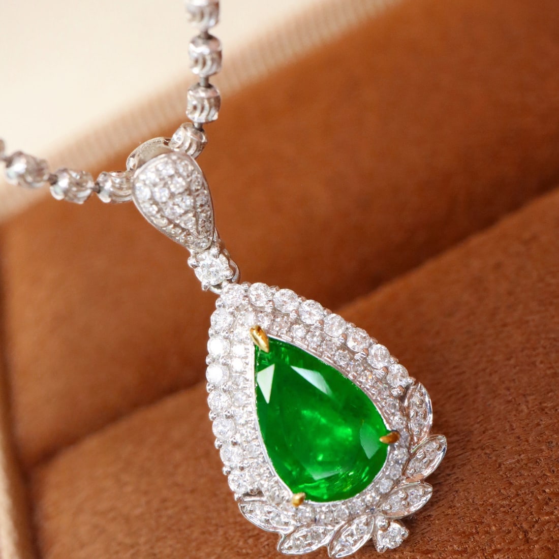 14k Gold 1.34 Ctw Vivid Green Natural Emerald & Diamond Pendant( Without Chain ) - 4
