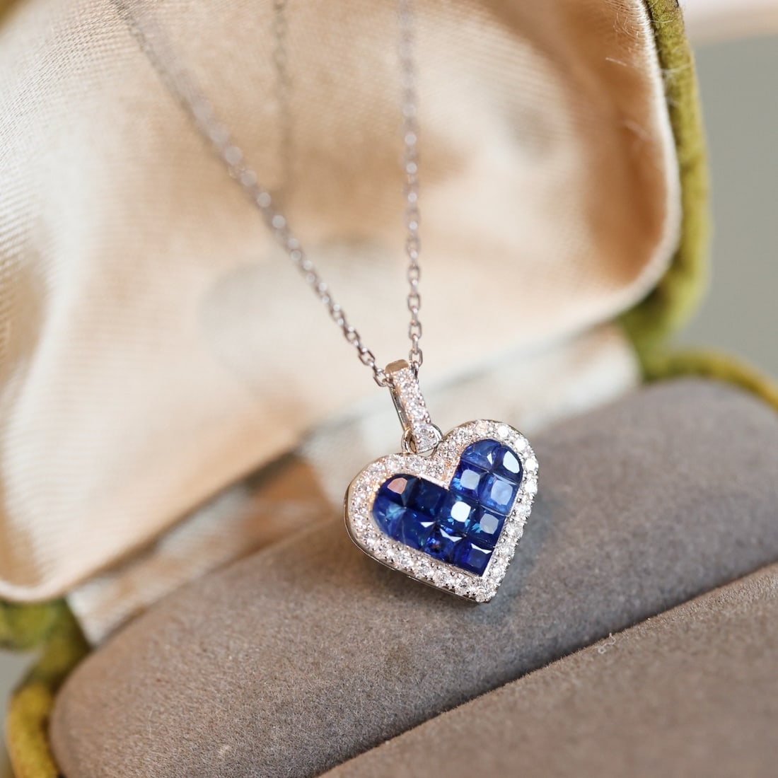 14k Gold 0.97 Ctw Natural Sapphire & Diamond Pendant( Without Chain ): Ref:231100116 // gold content:14k gold // main gemstone:sapphire // shape:princess // carat weight:0. 8ct // color:blue // treatment:natural // // adjacent gemstone 2 : diamond // shape:round //