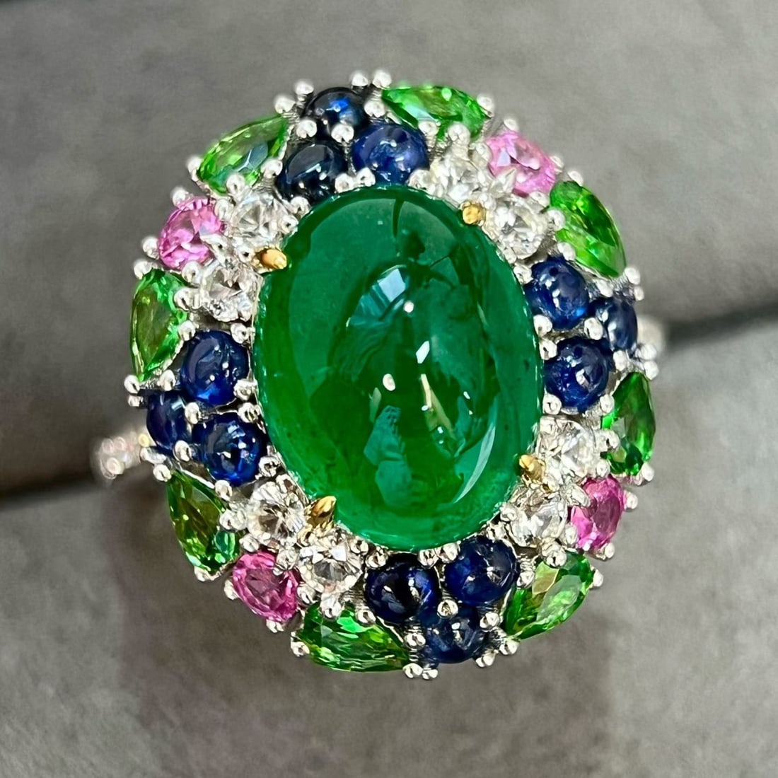 14k Gold 4.65 Ctw Vivid Green Natural Emerald & Diamond Ring/pendant( Without Chain ): Ref:231100157 // gold content:14k gold // ring size:7. 25us // // main gemstone:emerald // shape:oval // carat weight:4. 50ct // color:vivid green // treatment:natural // // adjacent gemstone 2 : diam