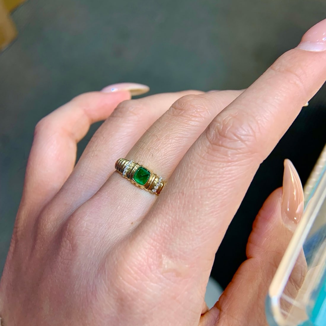 14k Gold 0.63 Ctw Vivid Green Natural Emerald & Diamond Ring - 3