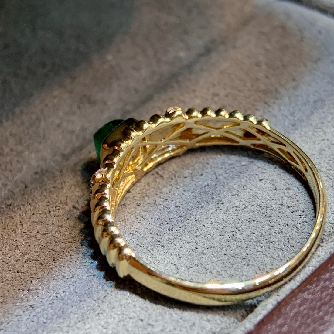 14k Gold 0.63 Ctw Vivid Green Natural Emerald & Diamond Ring - 4