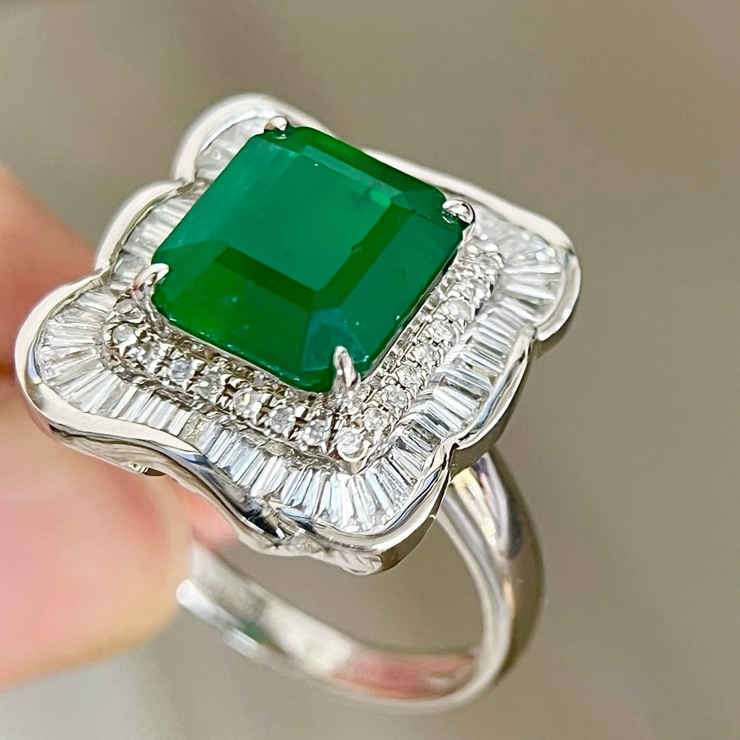 14k Gold 4.67 Ctw Vivid Green Natural Emerald & Diamond Ring - 4