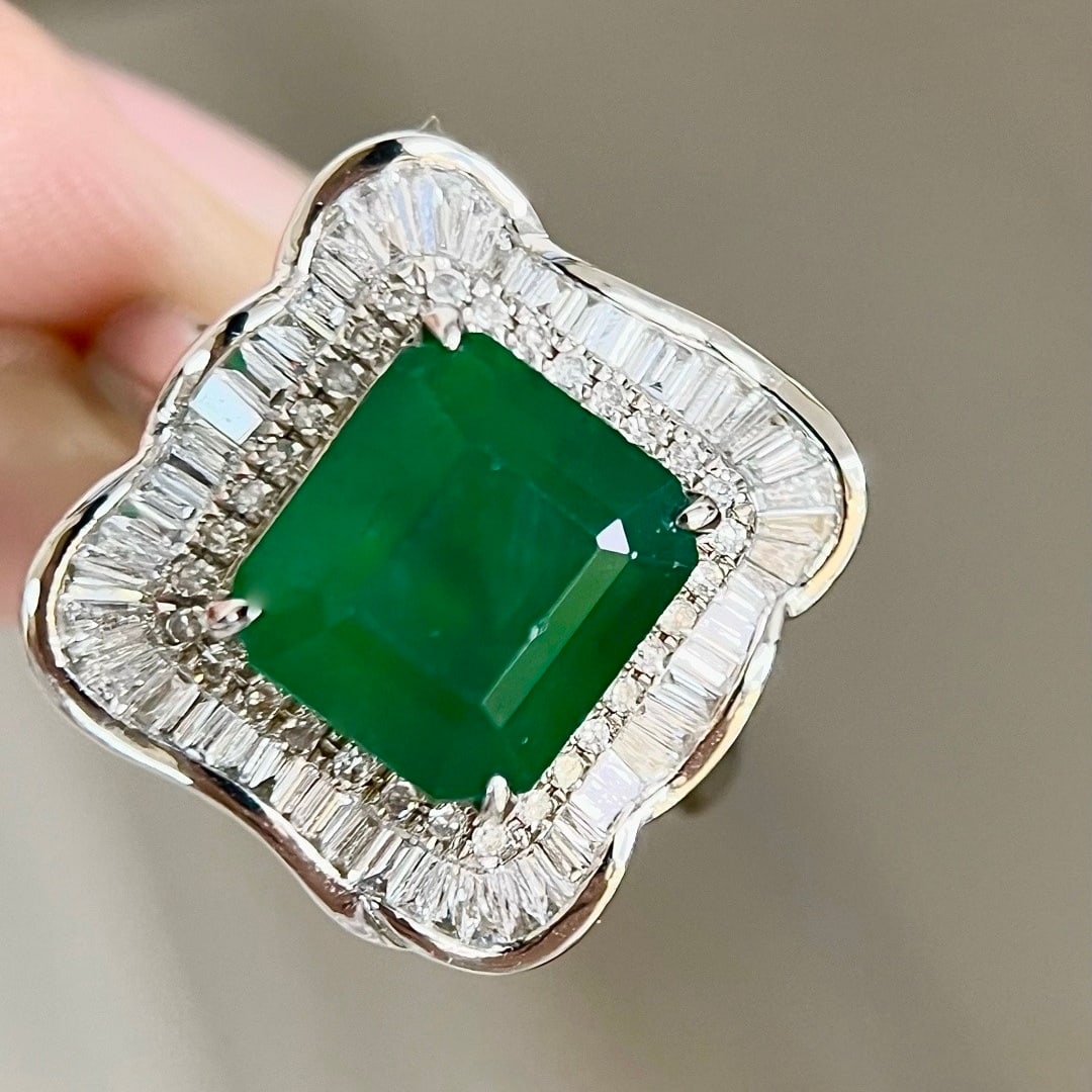 14k Gold 4.67 Ctw Vivid Green Natural Emerald & Diamond Ring - 5