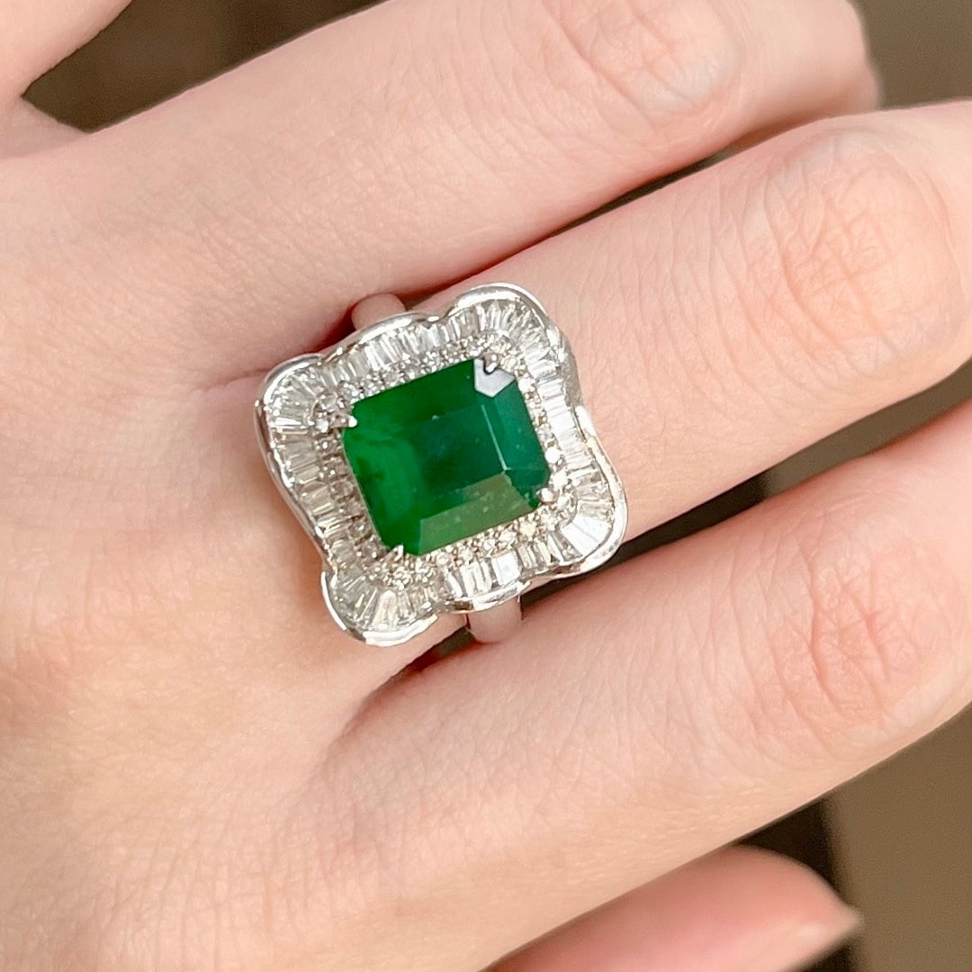 14k Gold 4.67 Ctw Vivid Green Natural Emerald & Diamond Ring - 6