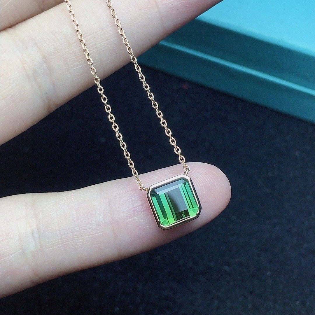 14k Gold 1.65 Ct Natural Tourmaline Necklace: Ref:231100173 // gold content:14k gold // main gemstone:tourmaline // shape:octagonal // carat weight:1. 65ct // color:green // treatment:natural // Condition: New Low Estimate: 4200.00 High