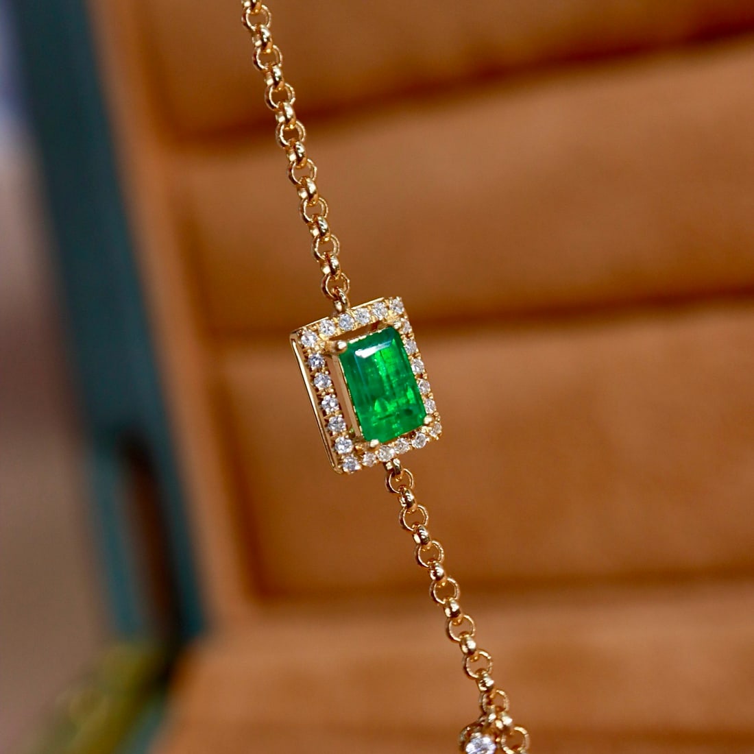 14k Gold 0.43 Ctw Vivid Green Natural Emerald & Diamond Bracelet - 2