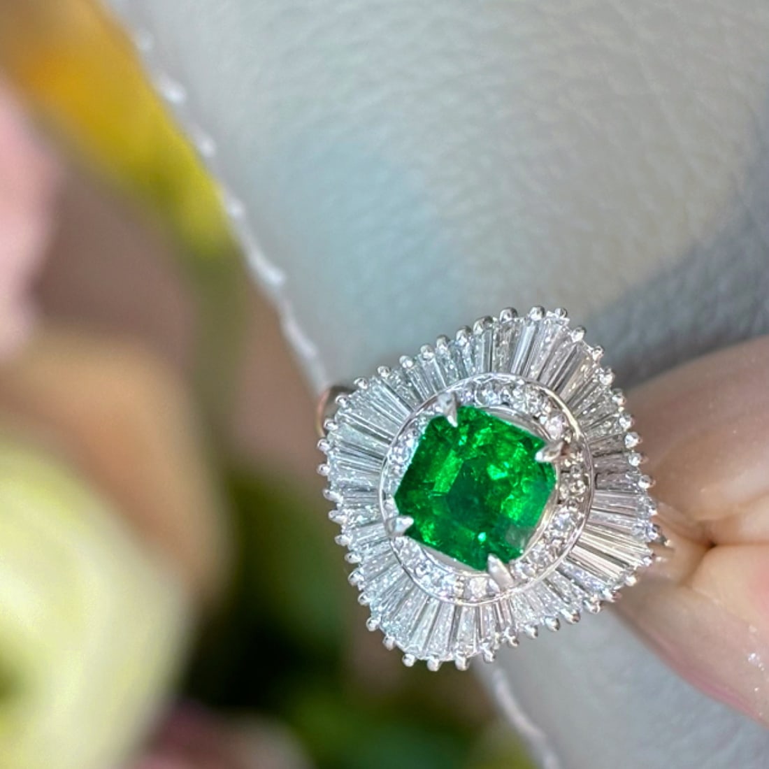 14k Gold 1.85 Ct Vivid Green Natural Emerald & Diamond Ring - 4